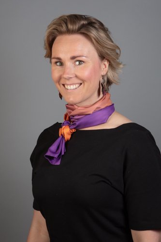 Zakelijke portretfoto geschikt voor op LinkedIn, CV of eigen website. Gemaakt tijdens een startersdag van de Kamer van Koophandel.