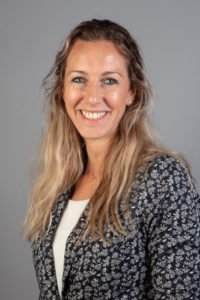 Zakelijke portretfoto geschikt voor op LinkedIn, CV of eigen website. Gemaakt tijdens een startersdag van de Kamer van Koophandel.