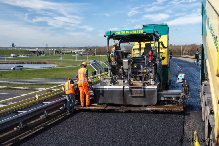 Rijkswaterstaat & Dura Vermeer tijdens wegwerkzaamheden