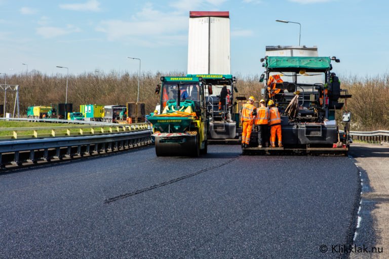 Rijkswaterstaat & Dura Vermeer tijdens wegwerkzaamheden