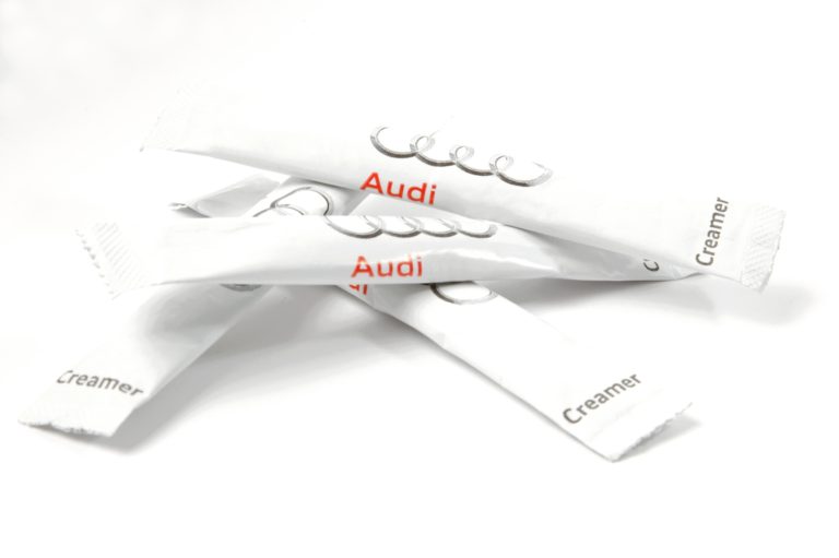 Audi creamer & suiker sticks