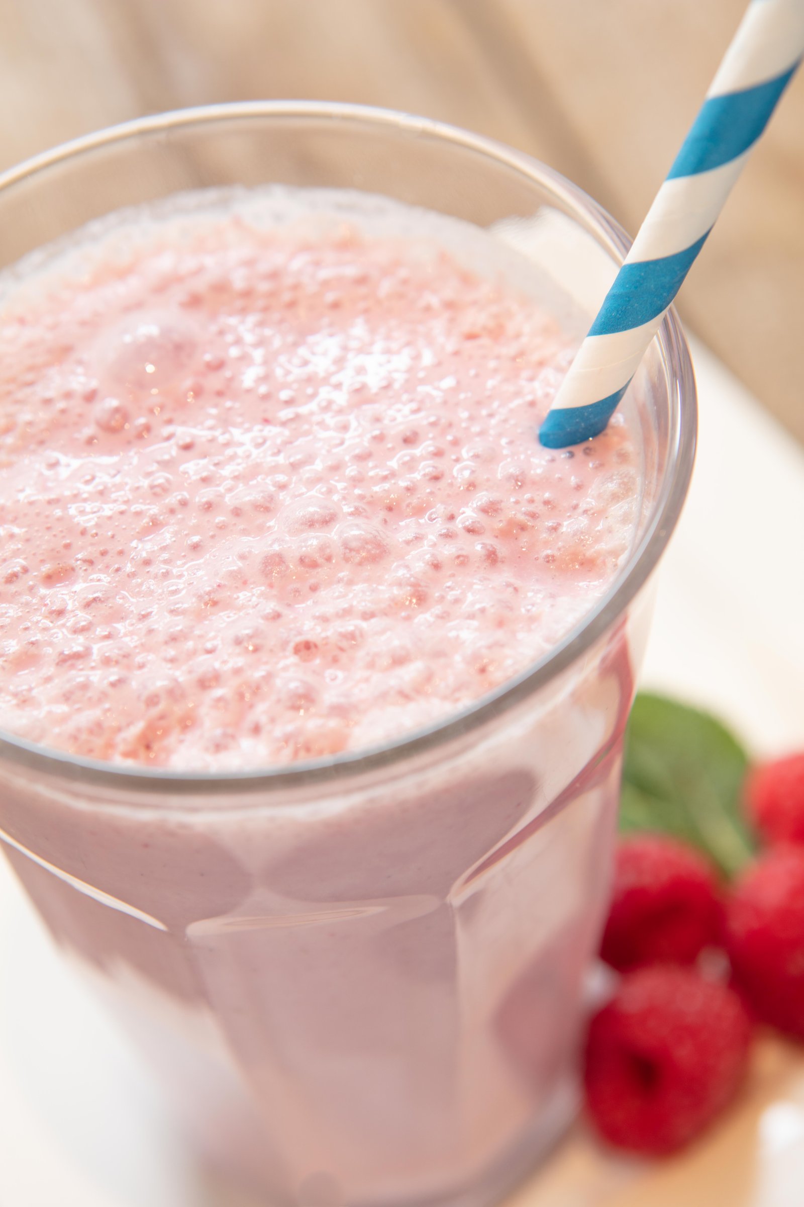 Heerlijke zomerse Milkshake met frambozen, te verkrijgen bij Quetzal vestigingen