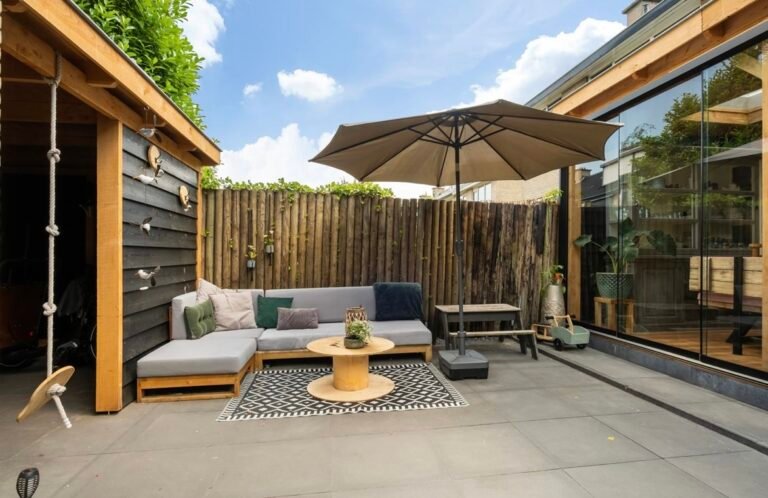 één van de stylingtips voor de verkoop van jouw huis op funda. Woonkamer met styling door pauline smale van Klikklak.nu.