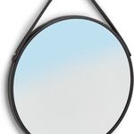 Spiegels geven een ruimtelijk effect in je kamer. één van de stylingtips voor de verkoop van jouw huis op funda. Woonkamer met styling door pauline smale van Klikklak.nu.
