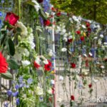 Hek vol met bloemen na 4 mei Berlijnplein leidsche Rijn Utrecht