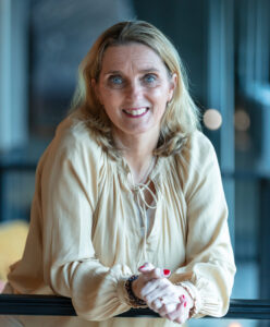 Portret esther kemp van hof 4 home interieur stylist houten