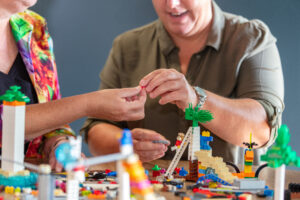 samen lego bouwen als teamuitje of teambuilding